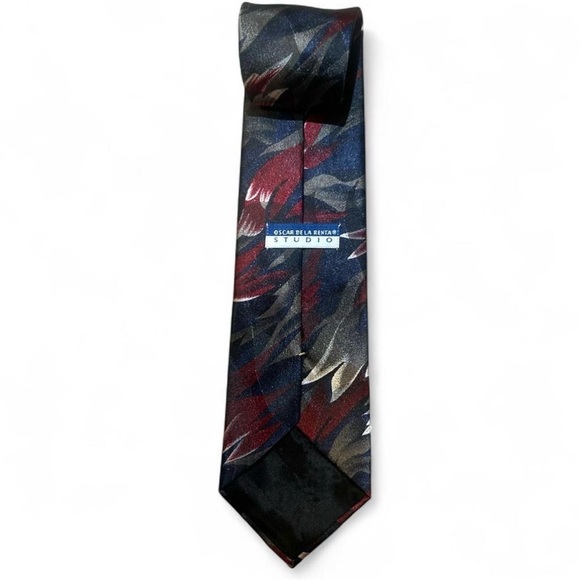 🔥 Oscar de la Renta Tie 🔥 - Picture 2 of 4